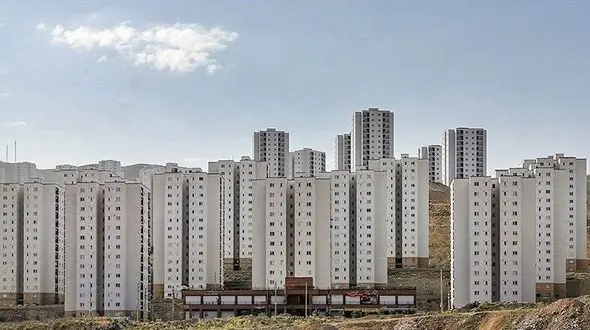 ساخت و ساز انبوه مسکن روی زمین های درگیر فرونشست/ آمارسازی با اسامی ایرانیان بدون خانه‌ که صاحبخانه ثبت شدند