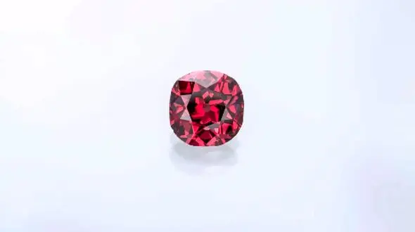 راز سرخی خالص الماس قرمز وینستون؛ داستانی از زیبایی بی‌ همتا