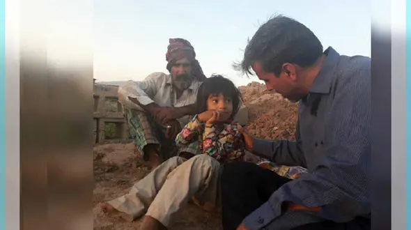 زندگی دردناک دختر ۶ ساله ایرانی در گاوداری متروکه! + عکس 