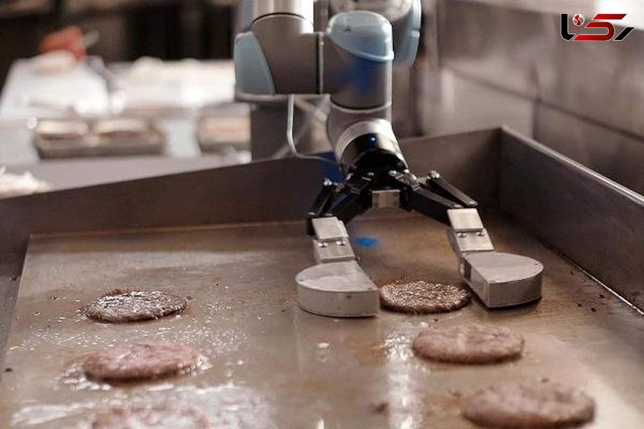ربات همبرگر پز کار خود را در اغذیه فروشی ها آغاز کرد