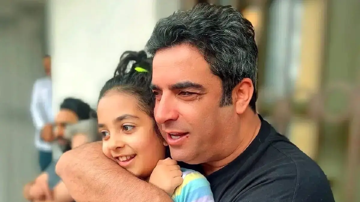 پاسخ کوبنده منوچهر هادی به توهین های اونور آبیا: ما بی شرف نیستیم این خطر رو به جون خریدم که ممکنه زیر موشک کشته بشم/ کشته شدگان این اتفاقات اخیر هم قابل احترام اند!