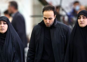 عکس؛ سفر در زمان؛ حضور همزمان 5 فرزند سردار سلیمانی در یک مراسم؛ سال 1402