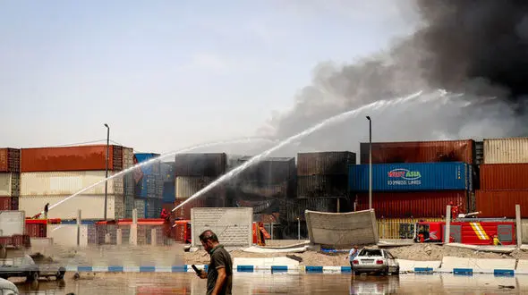 آتش‌سوزی انبار نگهداری دانه‌های روغنی در بندر امام تحت کنترل است