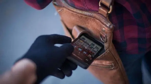 سارقان تلفن همراه در دام پلیس اهواز + فیلم