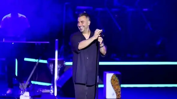  آواز احساسی؛ وقتی علیرضا طلیسچی قلب منی حامیم رو خوند سالن ترکید فقط ذوق حامیم 