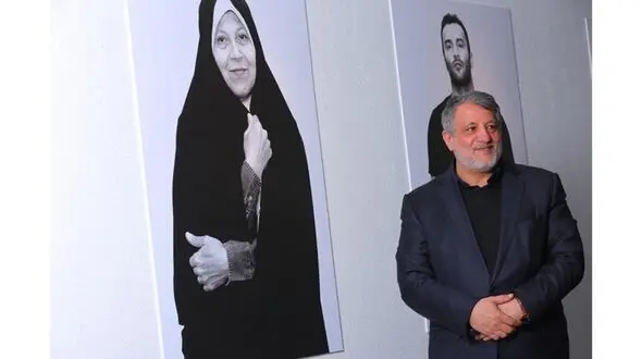 حضور محسن هاشمی در نمایشگاه عکس بازیگر زن معروف +عکس