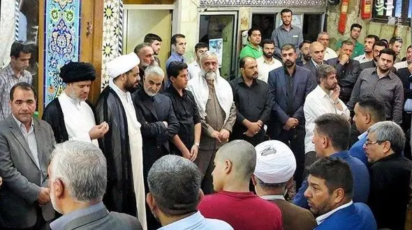 تصویری دیده نشده از سوپرایز شدن مردم تهران با دیدن شهید حاج قاسم سلیمانی
