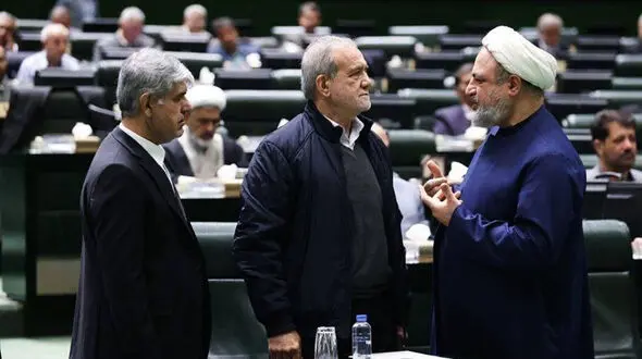 رسایی : کلیات لایحه بودجه ۱۴۰۵ رای نخواهد آورد/ گفت‌وگوی خصوصی حمید رسایی و مسعود پزشکیان