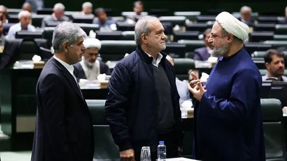 رسایی : کلیات لایحه بودجه ۱۴۰۵ رای نخواهد آورد/ گفت‌وگوی خصوصی حمید رسایی و مسعود پزشکیان