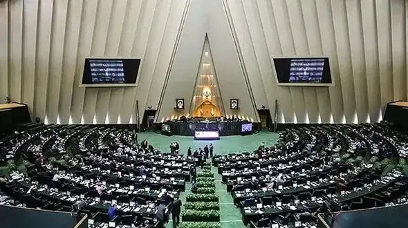 طرح جدید مجلس برای مجازات اظهارنظر دروغ سلبریتی‌ها اعلام شد / از جزای نقدی تا حبس و محرومیت های اجتماعی