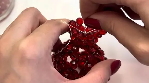 آموزش ساخت انار مرواریدی برای تزئین میز یلدا؛ آسان و شیک + فیلم