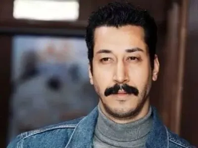 فیلم/ گرد و خاک خوانندگی بهرام افشاری با آهنگ جدید عاشقانه/ قشنگ تر از چشات کجاس بگو برم بجورم...