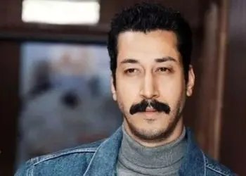 فیلم/ گرد و خاک خوانندگی بهرام افشاری با آهنگ جدید عاشقانه/ قشنگ تر از چشات کجاس بگو برم بجورم...