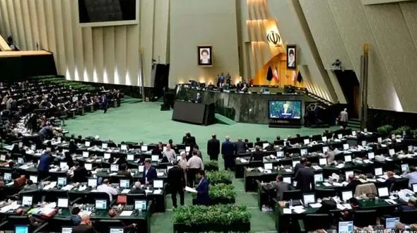  اعتبارات ناکافی درحوزه زنان در لایحه بودجه ۱۴۰۴ /مشارکت اقتصادی پائین و سهم بالا در فقر