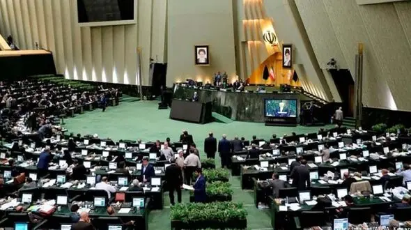  اعتبارات ناکافی درحوزه زنان در لایحه بودجه ۱۴۰۴ /مشارکت اقتصادی پائین و سهم بالا در فقر