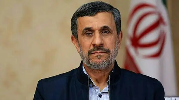 چیدمان ساده سفره غذای محمود احمدی نژاد در خانه اش روی پتو سبز قدیمی + عکس