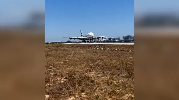 این هواپیما به شما برخورد می کند؟+ فیلم 