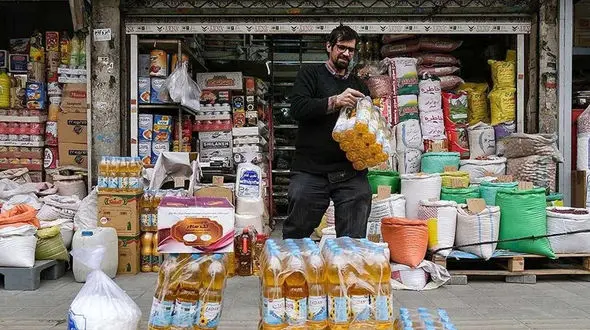 مغازه‌داران: جنس دادیم، پول نگرفتیم/ وعده ۴۸ ساعته دولت ، طلب ۶ ماهه شد؛ بحران کالابرگ به سوپرمارکت‌ها رسید