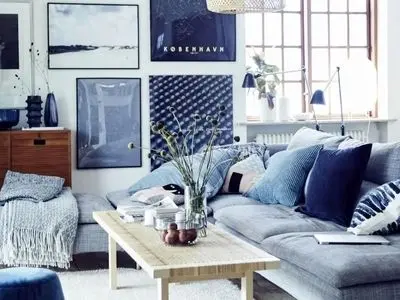 8 راهکار ساده برای بزرگتر و دلبازتر کردن پذیرایی کوچک شما