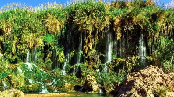 کشف آبشاری حیرت‌ انگیز در قلب بیابان‌ های گرم + عکس