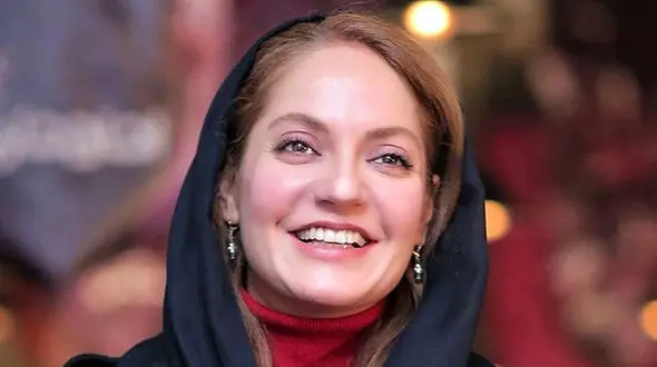 مهناز افشار در زمان تزریق واکسن
