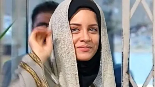 عکس سفر زمان /  چهرۀ «شراره رخام» 25 سال بعد از سریال «آتش و شبنم» در 54 سالگی / انگار دختر 21 ساله اس ...