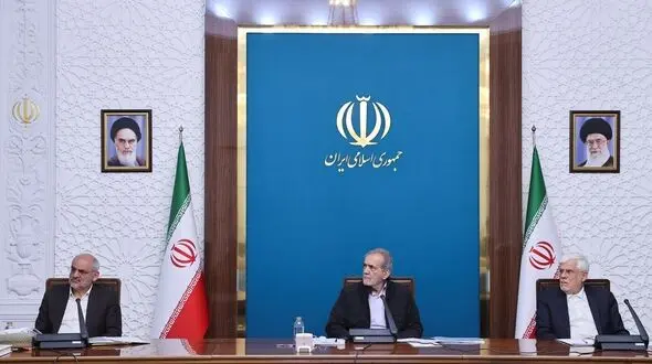 پزشکیان: دولت مصمم به اجرای طرح‌های توسعه‌ای دریامحور است