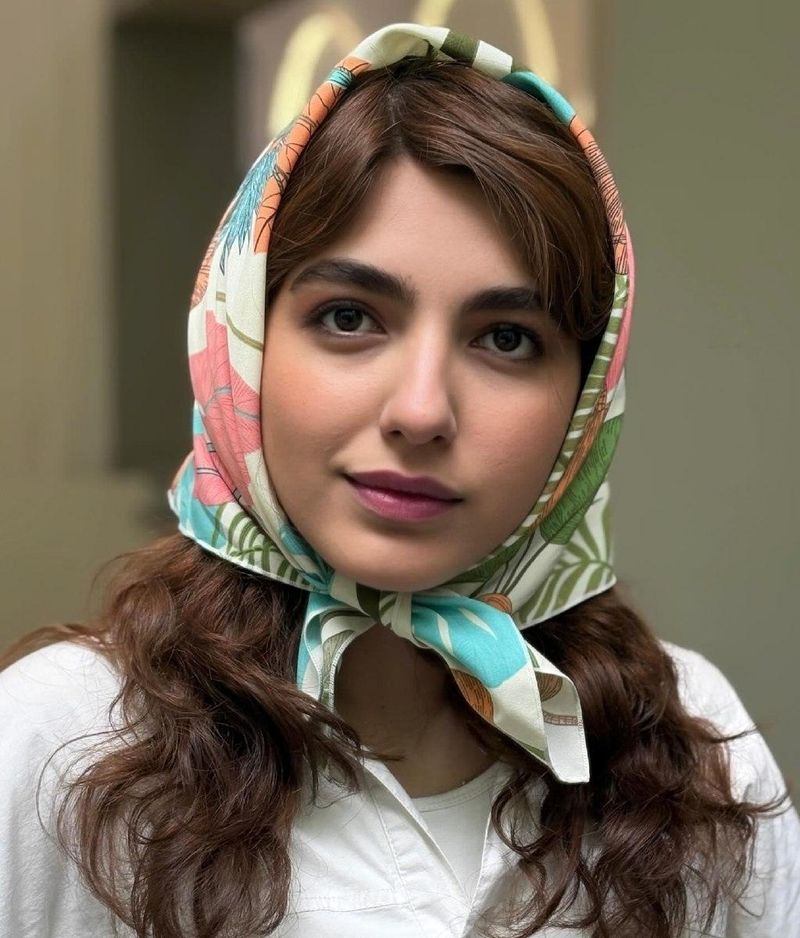 بیوگرافی بنفشه ریاضی