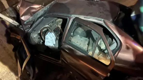 تصادف مرگبار خودرو با تیر برق در آبادان