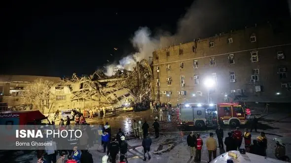 حضور متخصصان اورژانس در محل حادثه "پلاسکو"