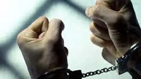 دستگیری سرکرده باند سارقان خودروهای همدان در خانه اش 