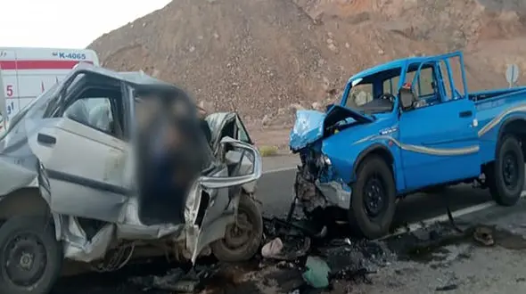 عکس تلخ از کشته های تصادف مرگبار نیسان با پژو در جاده سیریک / 8 زن و مرد و کودک کشته شدند