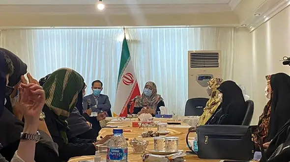 نشست همسر کاندیدای انتخابات 1400 با تعدادی از زنان فعال سیاسی