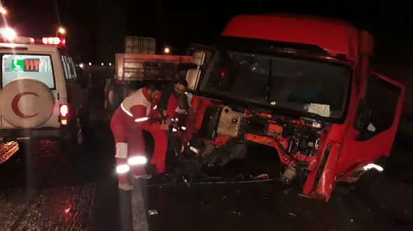  2 تصادف زنجیره ای در جاده گرمسار 13 مصدوم برجا گذاشت