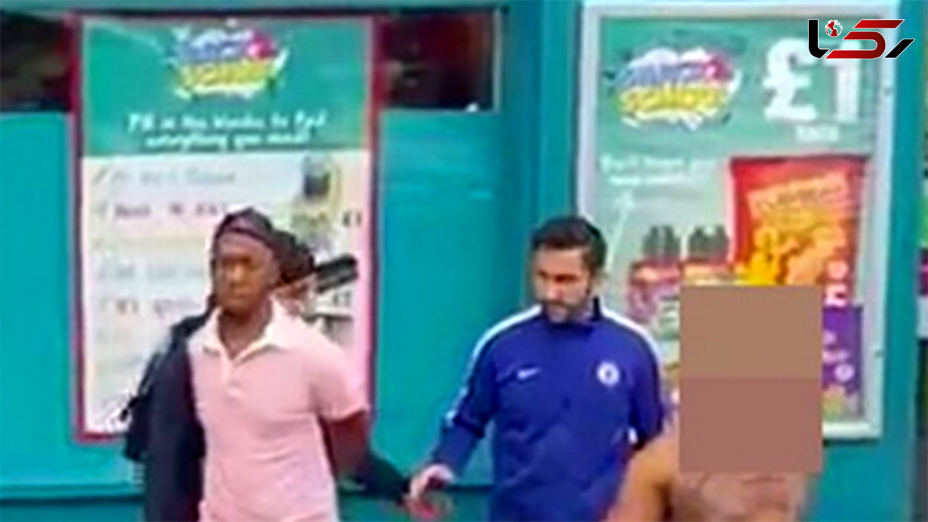 حمله مرد شمشیر به دست به مردم در مقابل یک فروشگاه + عکس