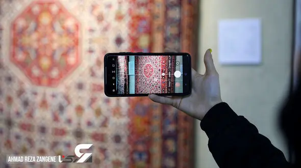 فرش دستباف ایرانی کاملا ارگانیک و برای سلامت انسان ارزشمند است / فرش های ماشینی از جنس نایلون و پلاستیک هستند و ممکن است سرطان زا باشند