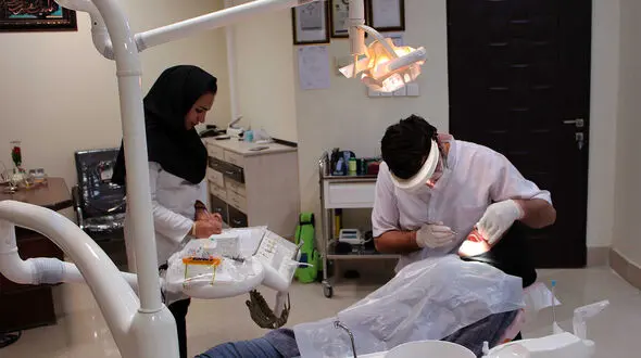 دندانپزشکی هم قسطی و چکی شد ! / 100 میلیون فقط هزینه بازسازی دندان ها 