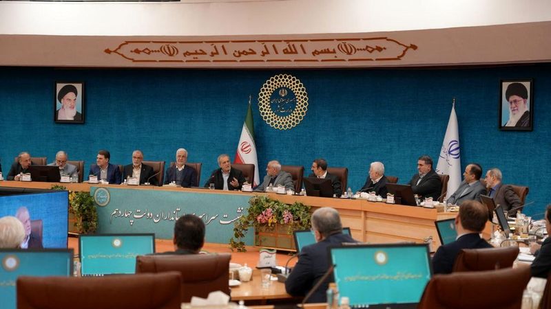  اسکندر مومنی وزیر کشور، امروز( شنبه ۱۱ اسفند ۱۴۰۳ ) در پنجمین نشست استانداران سراسر کشور در دولت چهاردهم که با حضور مسعود پزشکیان رئیس جمهور و هیات همراه در وزارت کشور برگزار شد