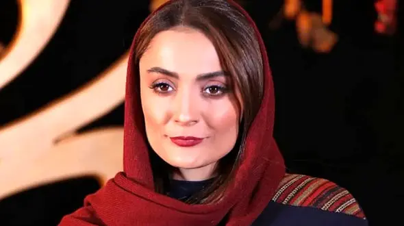 عجیب ترین و غریب ترین سکانس  برنامه شام ایرانی زنان /   السا فیروز آذر: وقتی پسرا مزاحمم میشدن این شکلی میشدم ! + فیلم