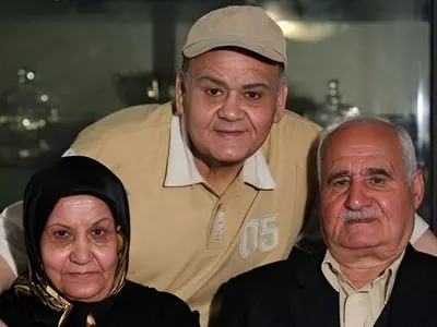 فیلم/ سفره های رمضانِ خانواده «اکبر عبدی»؛ اعتراف بامزه  از پدری که بدهکار خدا بود و بچه هایی که بی چون وچرا از احکام مادر تبعیت می کردند!