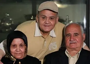 فیلم/ سفره های رمضانِ خانواده «اکبر عبدی»؛ اعتراف بامزه  از پدری که بدهکار خدا بود و بچه هایی که بی چون وچرا از احکام مادر تبعیت می کردند!