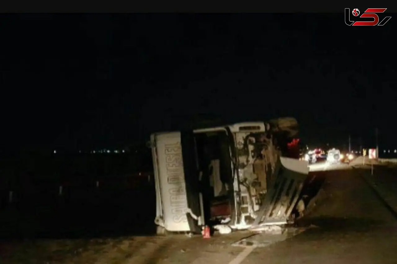 واژگونی تریلر حامل گاز در جاده جم / مسیر رفت و برگشت مسدود شد + عکس