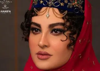 عکس سفر در زمان / مریم مومن در جشن تولد 24 سالگی اش با کیکی شبیه چهره خودش