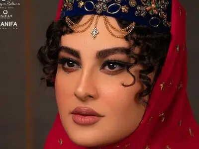عکس سفر در زمان / مریم مومن در جشن تولد 24 سالگی اش با کیکی شبیه چهره خودش