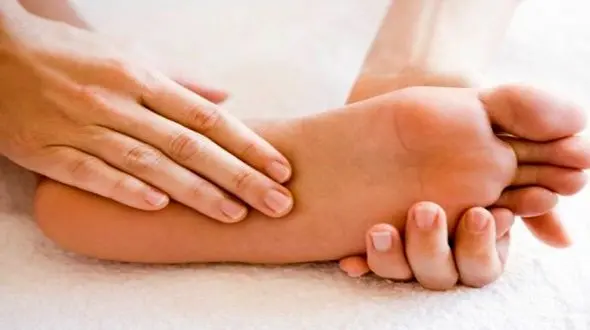 گرفتگی انگشتان پا نشانه کمبود این 3 ریزمغذی است