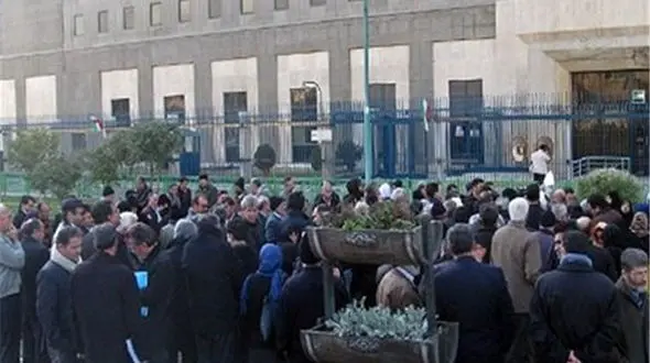 تجمع بازنشستگان ارتش مقابل ساختمان ریاست جمهوری