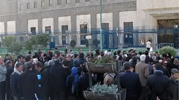 تجمع بازنشستگان ارتش مقابل ساختمان ریاست جمهوری