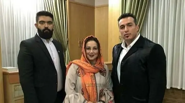 فیلم ضیافت افطاری بهنوش بختیاری به سبک یک میزبان تمام عیار؛ حضور بهرنگ علوی، مریم امیرجلالی، جلیل فرجاد، اکرم محمدی و... تا ثبت عکس یادگاری با تک تک مهمانها 