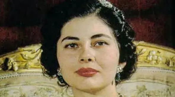 زمردهایی که با چشم‌های عروس ست شد؛ نگاهی به جواهرات ملکه ثریا در روز عروسی‌