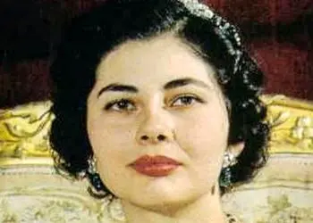 زمردهایی که با چشم‌های عروس ست شد؛ نگاهی به جواهرات ملکه ثریا در روز عروسی‌